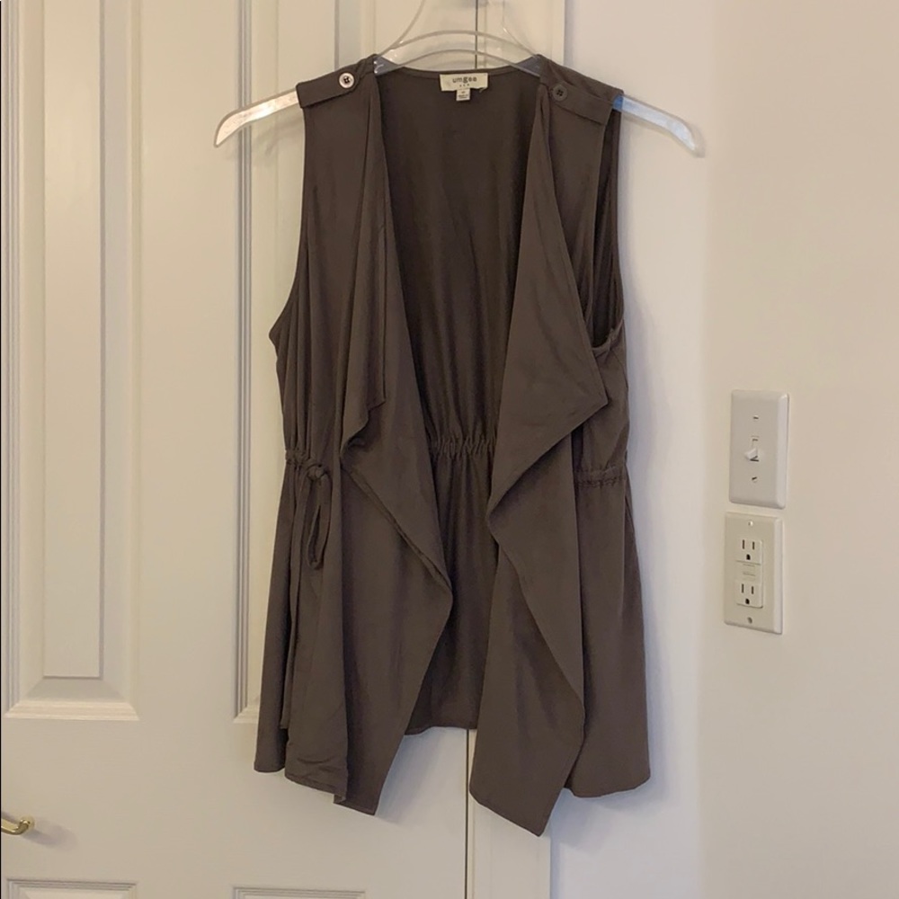 Dark grey open vest